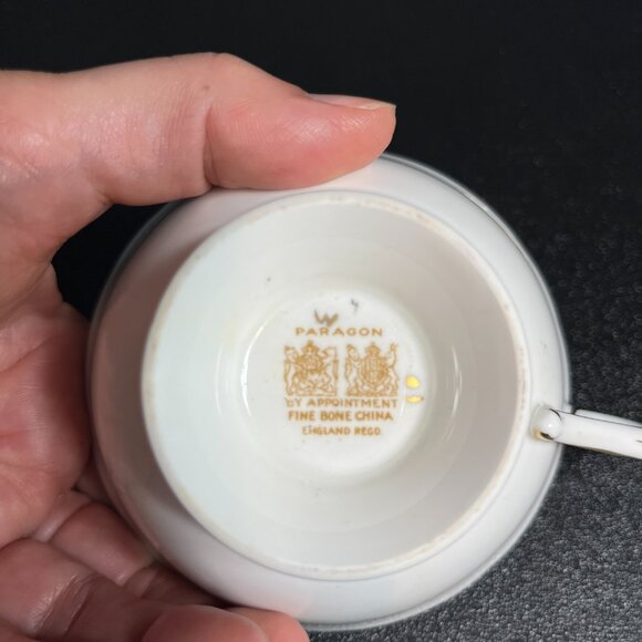 Paragon by Appointment Fine Bone China made in England Chrysanthemum - Picture 2 of 4